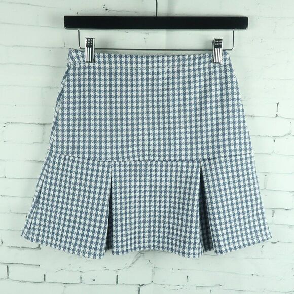 Chic Gingham Mini Skirt in Blue and White - Picture 4 of 5